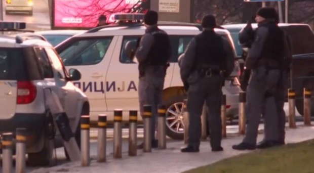 Строги мерки в Скопие Полицейски кордон пази района около църквата