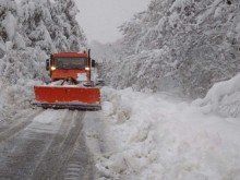Обстановката на прохода Шипка се усложнява заради обилен снеговалеж