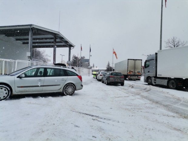 По 300 евро глоба и 3-годишна забрана за влизане в РСМ за българите, задържани вчера на границата