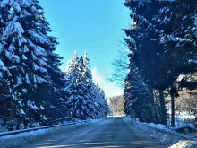АПИ: Близо 780 снегорини почистват пътищата, шофьорите да карат внимателно