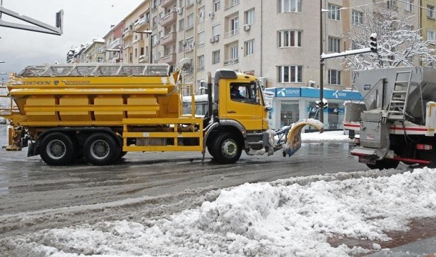 Всички райони в София са обработени срещу заледяване