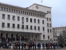 Среднощна опашка се изви пред БНБ