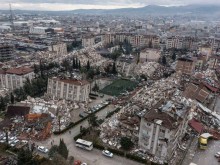 Над 1000 са загиналите след поредицата земетресения в Турция, трусовете продължават