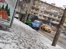 Кола и автобус се удариха в центъра на Търново