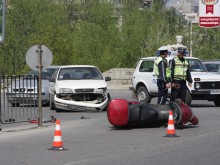 Мотопедист пострада при катастрофа в центъра