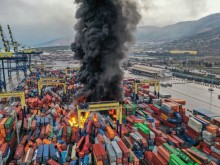 Голям пожар в турското пристанище Искендерун след земетресението