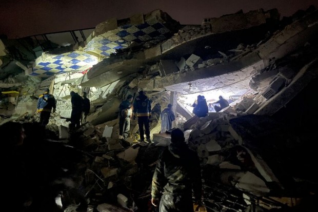 Най-малко 968 души са загиналите в Сирия след земетресенията в Турция
