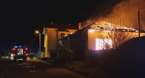 Възрастен мъж загина след пожар в Русенско