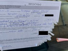 Пловдивчанка изрева след залепена на стъклото глоба