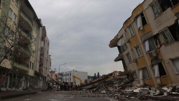 Продължава да нараства броят на жертвите на земетресенията в Турция