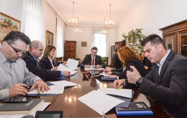 Министър Зарков подписа споразумение със служителите на затворите
