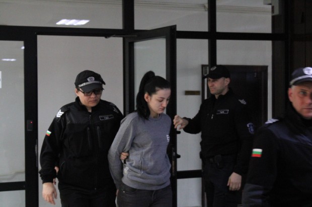 25-годишната полицайка Симона Лулеова, задържана с 478 гр. канабис в