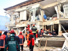 Жертви на земетресенията в Турция вече са 5 894 души, в Сирия – 2270 души