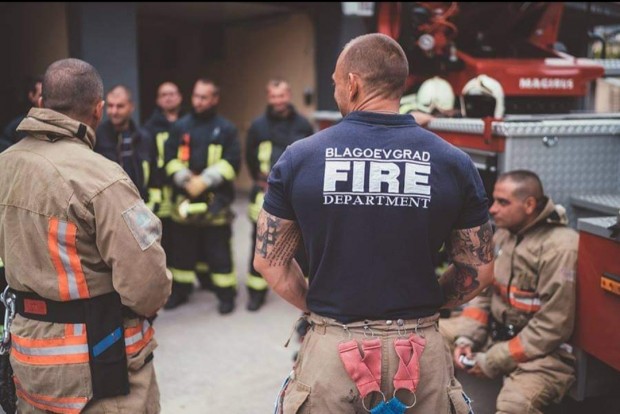 Благоевградски пожарникари спасяват пострадали от земетресението в Турция
