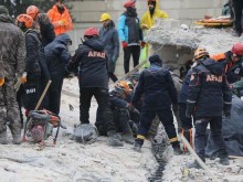 Над 12 800 души достигна броят на загиналите при земетресенията в Турция