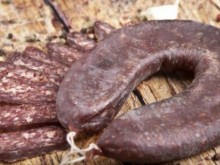 Деца са извършили 3 кражби на домашни колбаси в Сунгурларе