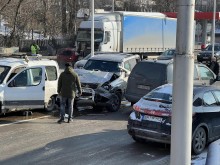 Катастрофа с ранени в Търново затвори главен път София - Варна