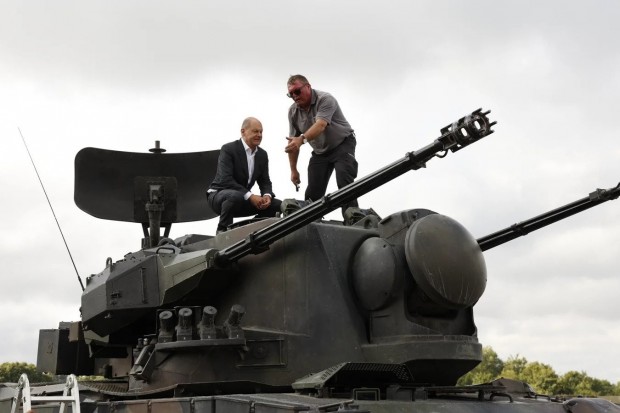 Германия призова "до края на седмицата" съюзниците да се ангажират с доставката на танкове за Украйна