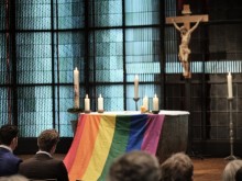 Бог може да не е "той": Англиканската църква обмисля въвеждането на полово неутрални определения