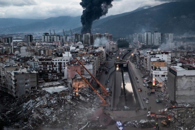 Броят на жертвите на земетресенията в Турция надхвърли 16 000 души