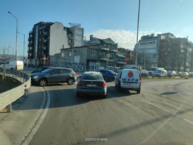 Поредна катастрофа на кръгово във Варна и днес стана в