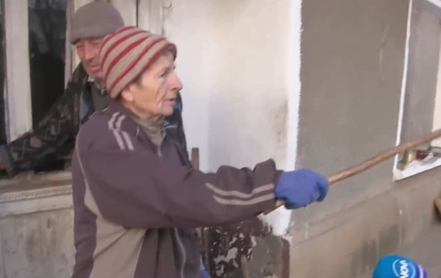 70-годишна пенсионерка изгони крадци от дома си, налагайки ги с пръчка