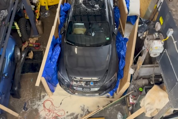 Американският YouTube блогър   Рич Беноа които се е специализирал в реставрацията на автомобили  се