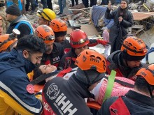 Още има надежда: Шестима души са спасени от една и съща сграда пет дни след земетресението в Турция