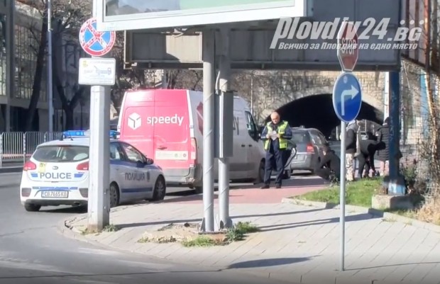 </TD
>Верижна катастрофа затрудни движението по най-оживения булевард в Пловдив, предаде