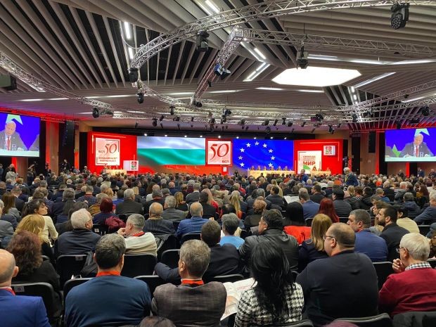 В НДК започна заседанието на 50-я юбилеен конгрес на БСП.