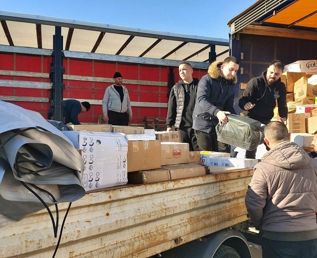 Жителите на община Крушари - изключително съпричастни, събраха над тон и половина помощи