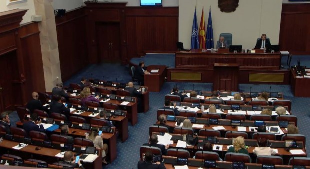 В Скопие гласуват за реконструкция на правителството