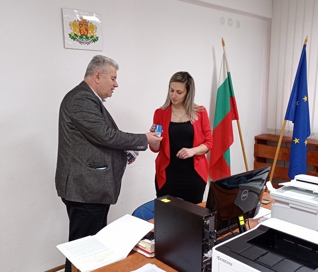 Областният управител на Смолян връчи печата на Районната избирателна комисия