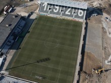 Половината от основата на новата Трибуна Спортклуб вече е излята