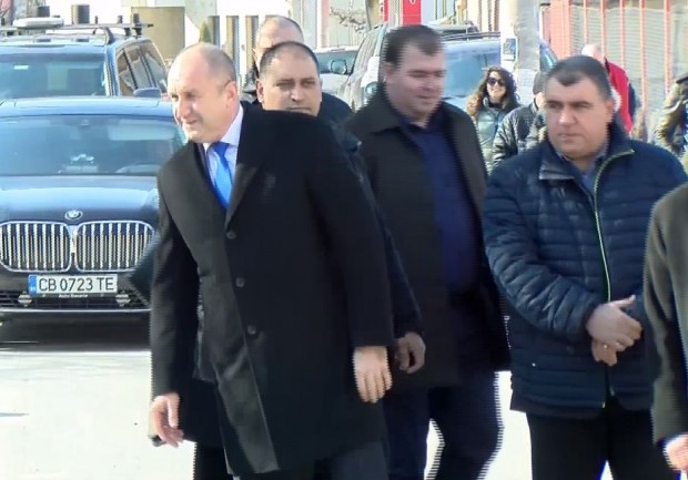 Президентът поведе шествието в Устина