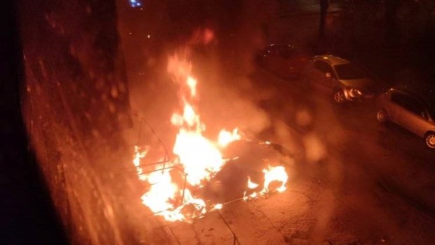 Кола и микробус изгоряха във Велико Търново тази нощ
