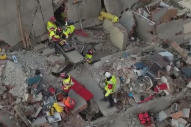 77 годишна жена бе спасена след 212 часа под развалините от опустошителните