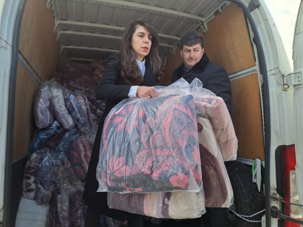 Първата пратка с помощи – 450 топли вълнени одеяла закупени