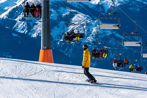 Много алпийски ски курорти бяха принудени да затворят пистите си