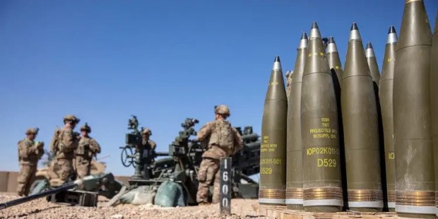 Bloomberg: Украйна използва много повече боеприпаси, отколкото Западът произвежда