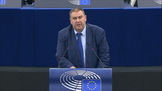 Евродепутатът Емил Радев настоя за повече евросредства за справяне с мигрантския натиск 