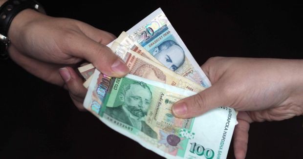 Българите изплащат лизинги за близо 1 млрд лева показват последните
