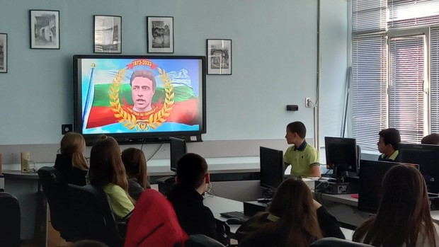Ученици от ОУ "Драган Манчов" се срещнаха с дигиталния образ на Апостола