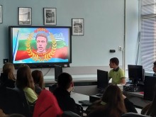 Ученици от ОУ "Драган Манчов" се срещнаха с дигиталния образ на Апостола