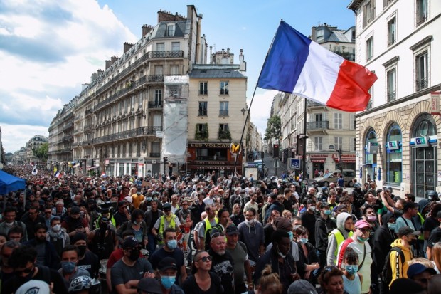 Десетки хиляди протестираха срещу пенсионната реформа във Франция