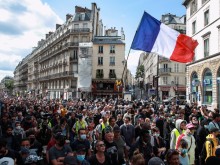 Десетки хиляди протестираха срещу пенсионната реформа във Франция