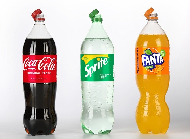 Системата на Кока-Кола в България въвежда нови прикрепени капачки за напитките си в пластмасови опаковки