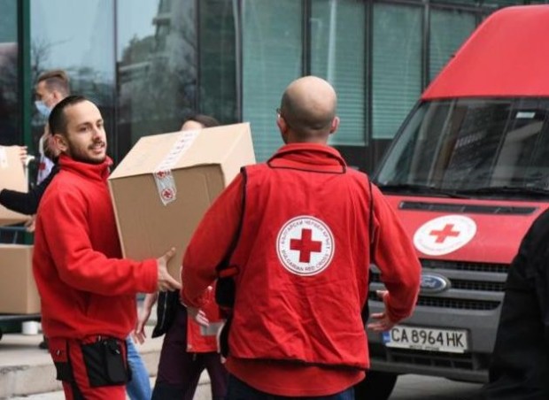 Българският Червен кръст предостави първите 2 тона хуманитарна помощ от