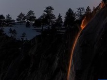 Зрелищен "огнен водопад" в парк "Йосемити" в САЩ