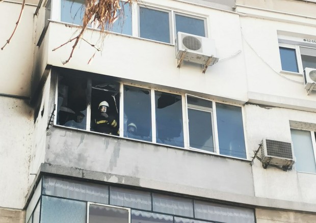 </TD
>Сигнал за пожар в 10-етажен жилищен блок в Пловдив вдигна